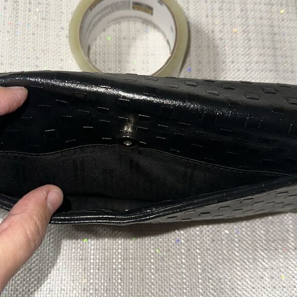 Jennifer Lopez Black Gold Tone Textured Diamond Style Adriana Clutch - Picture 4 of 7